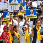 झुग्गियों को तोड़े जाने के विरोध में ‘आप’ का जंतर-मंतर पर प्रदर्शन, केजरीवाल बोले – “भाजपा कर रही है गरीबों पर अत्याचार”